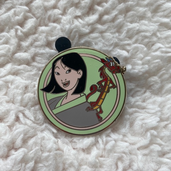 Mulan Disney Trading Pin - Picture 1 of 2